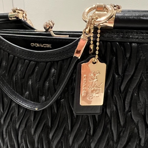 Coach Pleated handbag - like new - Picture 6 of 9